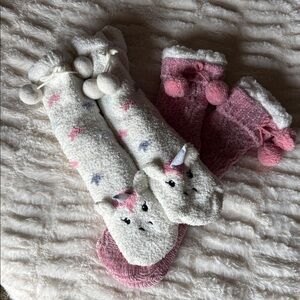 Cozy Knit Socks with Pom Poms 2x